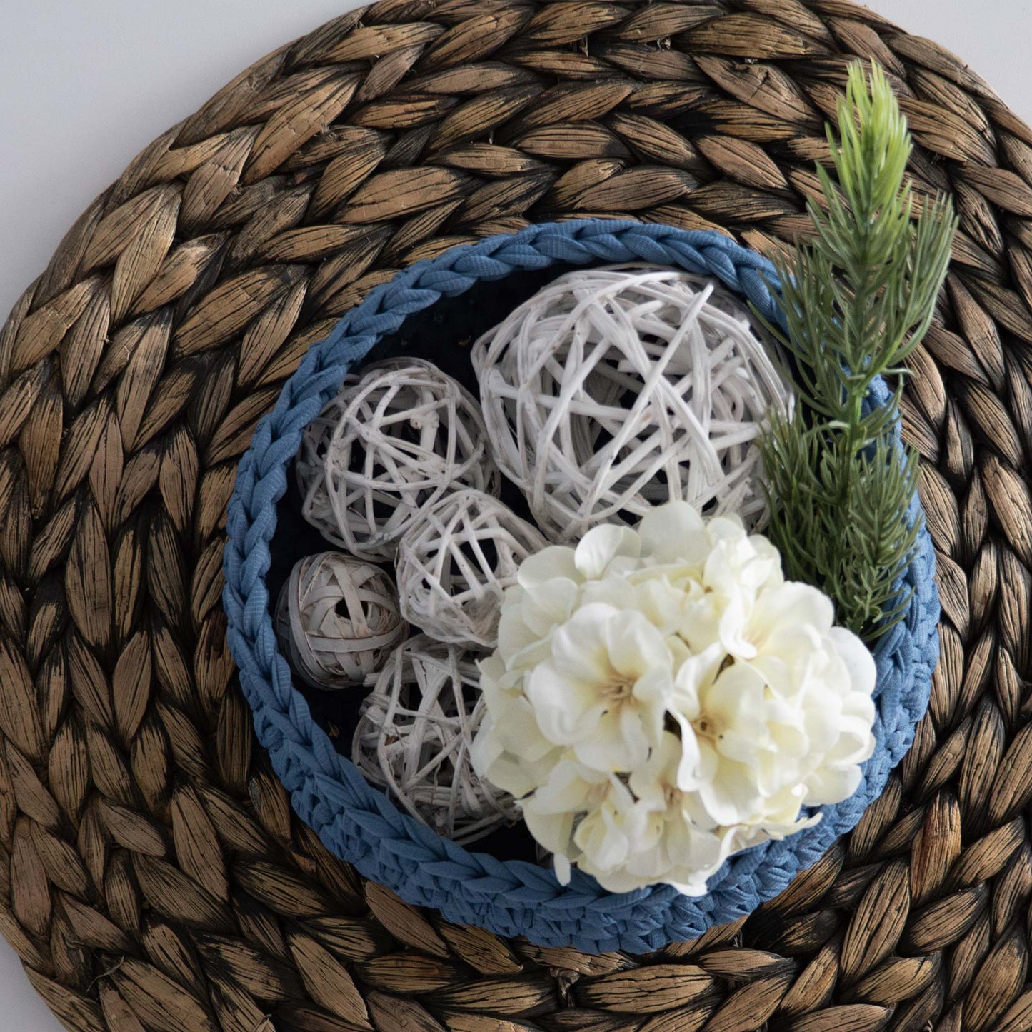 Simple Crochet Bowl with T-Shirt Yarn