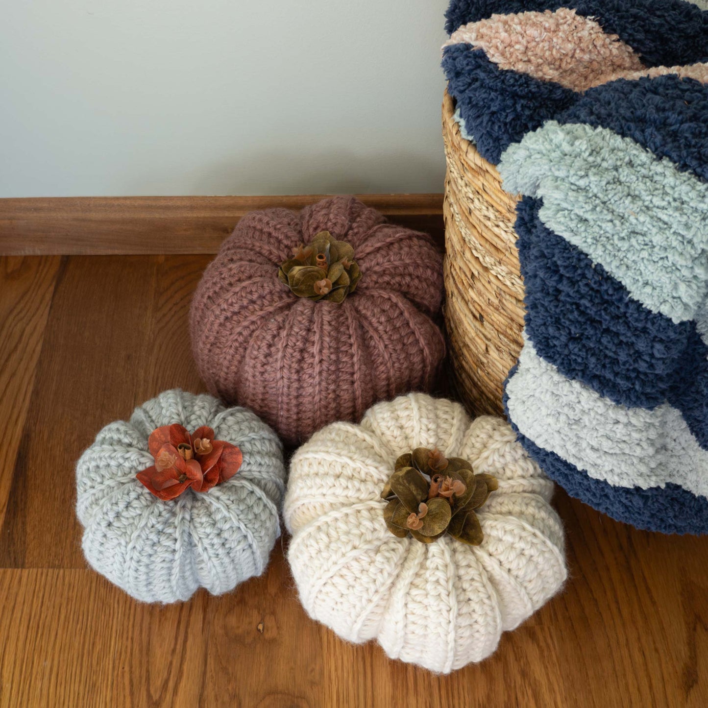 Perfect Crochet Pumpkins in 3 Sizes