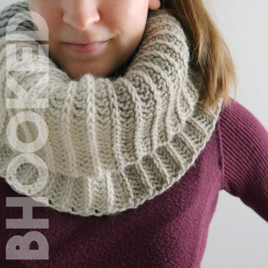 Tri-Color Crochet Cowl PDF